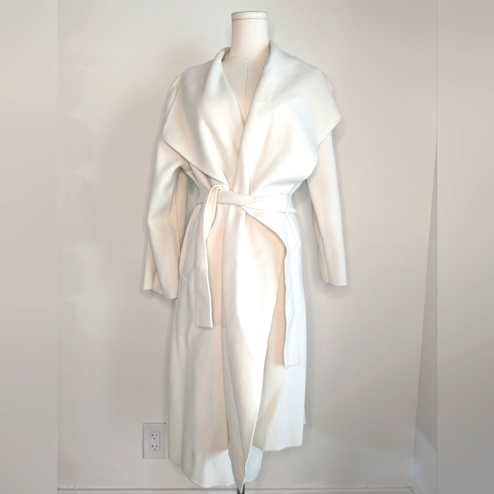 🎀 Winter Coat 🎀 white wrapped coat with belt - Picture 2 of 13